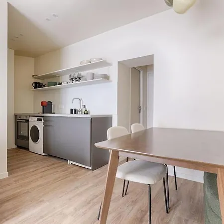 Апартаменты Alesia/remy Dumoncel : Charming 1br-4p